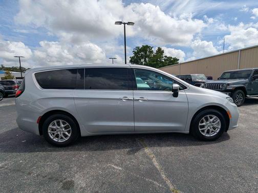 Silver Mist Clearcoat 2023 Chrysler Pacifica Touring L