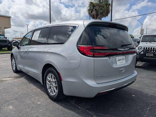 Silver Mist Clearcoat 2023 Chrysler Pacifica Touring L