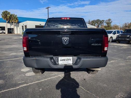 2024 RAM 1500 Classic Warlock Crew Cab 4x4 5'7' Box