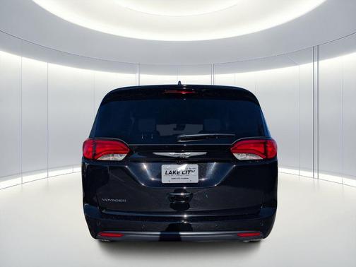 2026 Chrysler Voyager LX