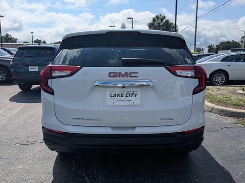 Summit White 2024 GMC Terrain SLE