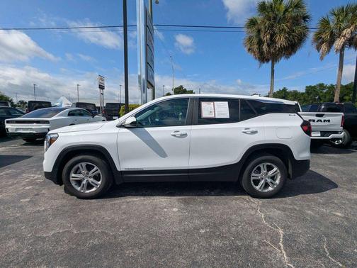 Summit White 2024 GMC Terrain SLE