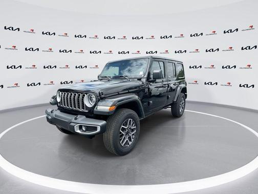 Black Clearcoat 2025 Jeep Wrangler Sahara