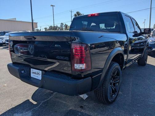2024 RAM 1500 Classic Warlock Crew Cab 4x4 5'7' Box