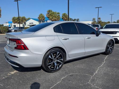 2024 Volvo S60 B5 Plus Dark Theme