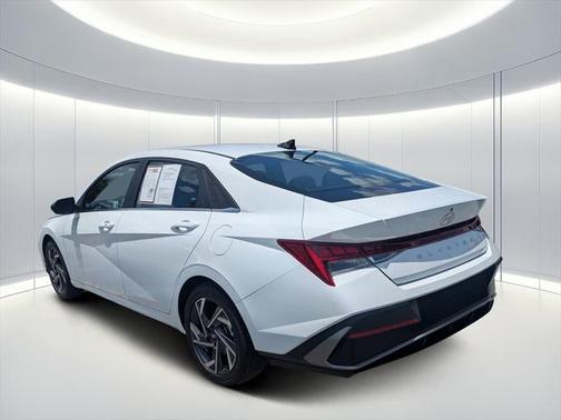 2025 Hyundai ELANTRA SEL