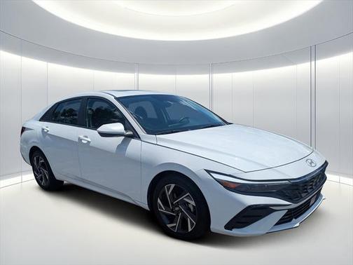 2025 Hyundai ELANTRA SEL