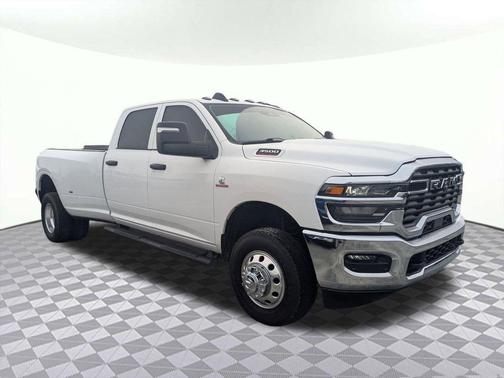 2025 RAM 3500 Tradesman Crew Cab 4x4 8' Box