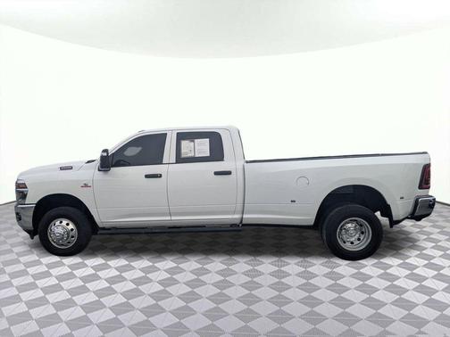 2025 RAM 3500 Tradesman Crew Cab 4x4 8' Box