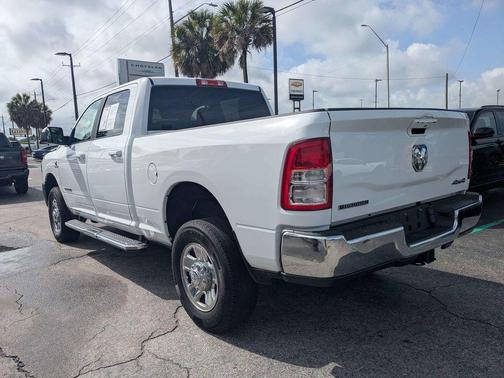 Bright White Clearcoat 2022 RAM 2500 Big Horn Crew Cab 4x4 6'4' Box