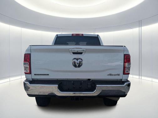 Bright White Clearcoat 2022 RAM 2500 Big Horn Crew Cab 4x4 6'4' Box