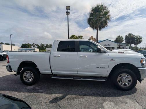 Bright White Clearcoat 2022 RAM 2500 Big Horn Crew Cab 4x4 6'4' Box