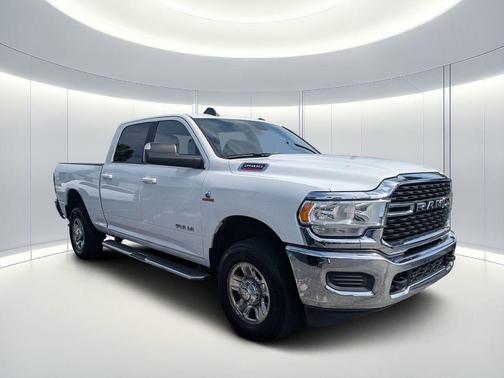 Bright White Clearcoat 2022 RAM 2500 Big Horn Crew Cab 4x4 6'4' Box