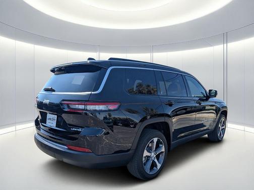 Diamond Black Crystal Pearlcoat 2026 Jeep Grand Cherokee L Limited