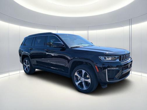 Diamond Black Crystal Pearlcoat 2026 Jeep Grand Cherokee L Limited