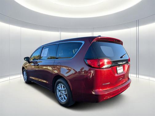 Velvet Red Pearlcoat 2023 Chrysler Voyager LX