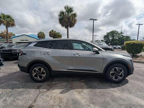 Steel Gray 2024 Kia Sportage LX