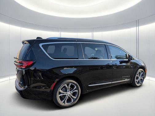 2026 Chrysler Pacifica L