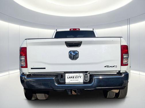 2024 RAM 3500 Big Horn Crew Cab 4x4 8' Box