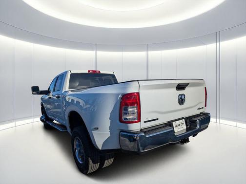 2024 RAM 3500 Big Horn Crew Cab 4x4 8' Box