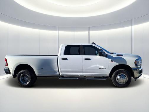 2024 RAM 3500 Big Horn Crew Cab 4x4 8' Box