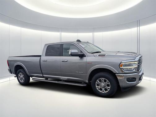 2020 RAM 3500 Laramie Crew Cab 4x2 8' Box