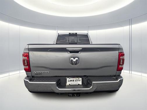 2020 RAM 3500 Laramie Crew Cab 4x2 8' Box