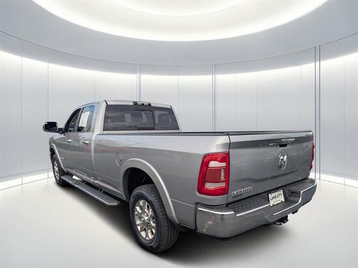 2020 RAM 3500 Laramie Crew Cab 4x2 8' Box