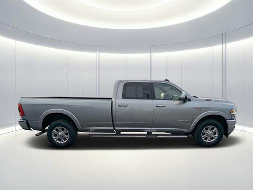 2020 RAM 3500 Laramie Crew Cab 4x2 8' Box
