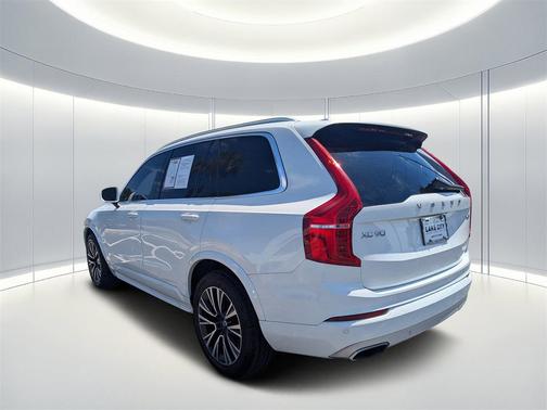 2020 Volvo XC90 T6 Momentum