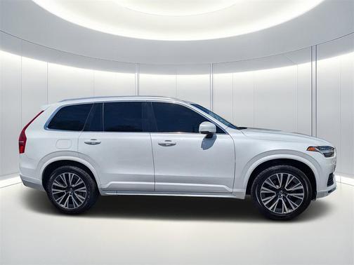 2020 Volvo XC90 T6 Momentum