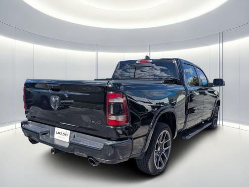 Diamond Black Crystal Pearlcoat 2019 RAM 1500 Laramie