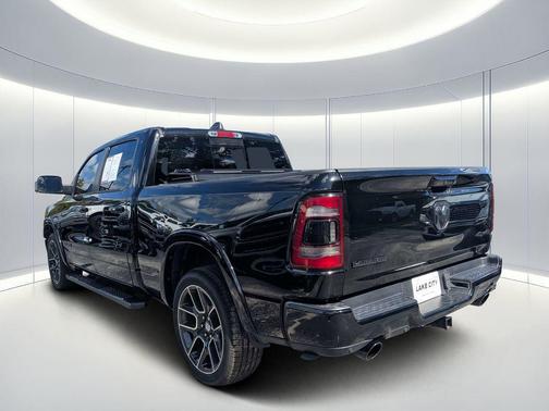 Diamond Black Crystal Pearlcoat 2019 RAM 1500 Laramie