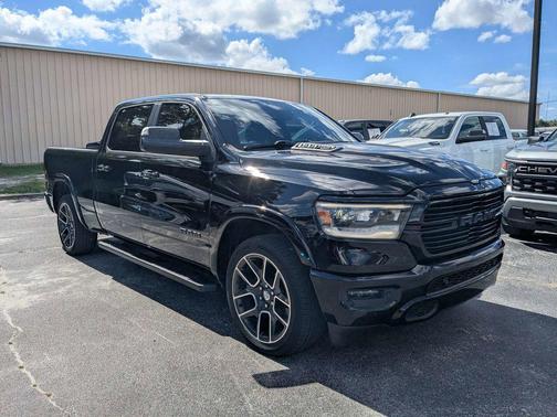 Diamond Black Crystal Pearlcoat 2019 RAM 1500 Laramie