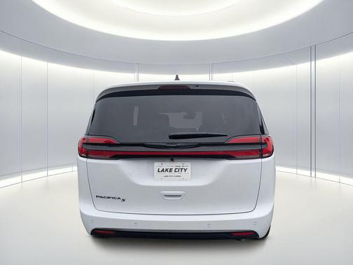 Bright White Clearcoat 2026 Chrysler Pacifica L