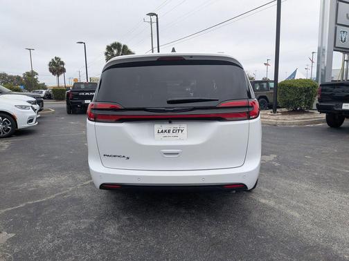 Bright White Clearcoat 2026 Chrysler Pacifica L