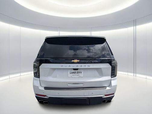 Iridescent Pearl Tricoat 2025 Chevrolet Suburban 4WD High Country
