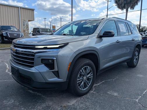 2025 Chevrolet Traverse LT