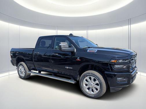 Diamond Black Crystal Pearlcoat 2026 RAM 2500 Big Horn Crew Cab 4x4 6'4' Box