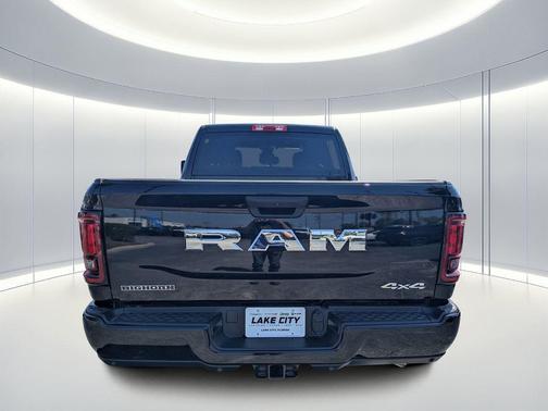 Diamond Black Crystal Pearlcoat 2026 RAM 2500 Big Horn Crew Cab 4x4 6'4' Box