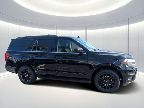 AGATE BLACK METALLIC 2024 Ford Expedition XLT