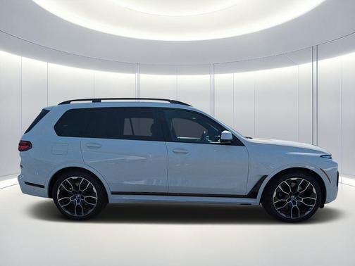 Alpine White 2023 BMW X7 xDrive40i