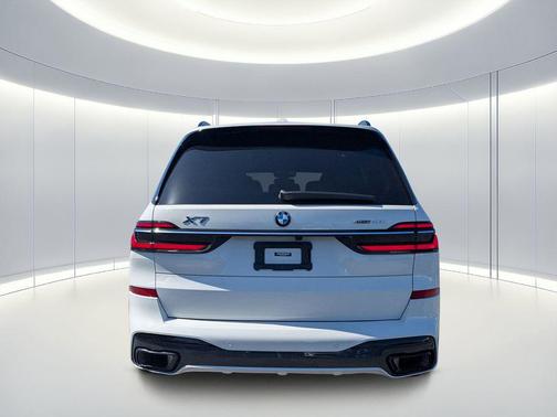 Alpine White 2023 BMW X7 xDrive40i