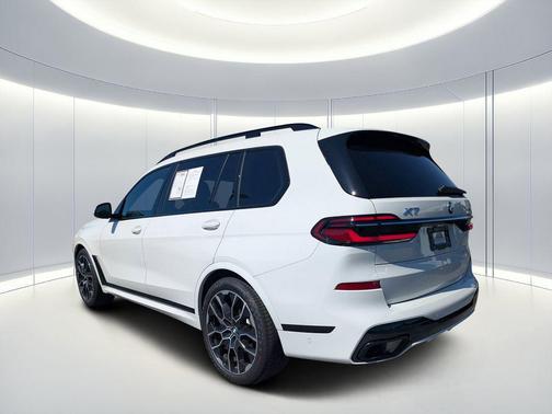 Alpine White 2023 BMW X7 xDrive40i