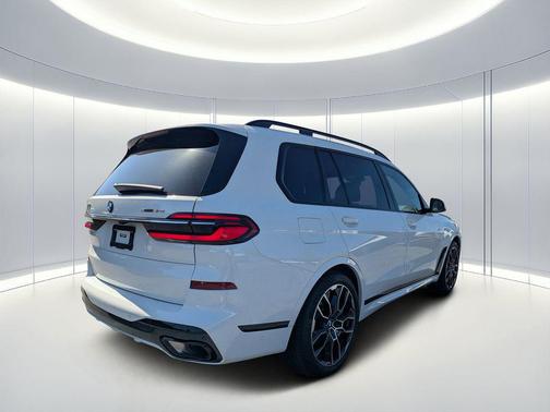 Alpine White 2023 BMW X7 xDrive40i