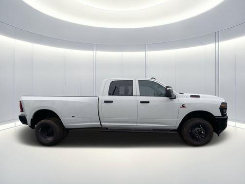 2026 RAM 3500 Tradesman Crew Cab 4x4 8' Box