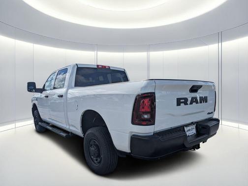 2026 RAM 2500 Tradesman Crew Cab 4x4 6'4' Box
