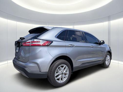 Iconic Silver Metallic 2024 Ford Edge SEL