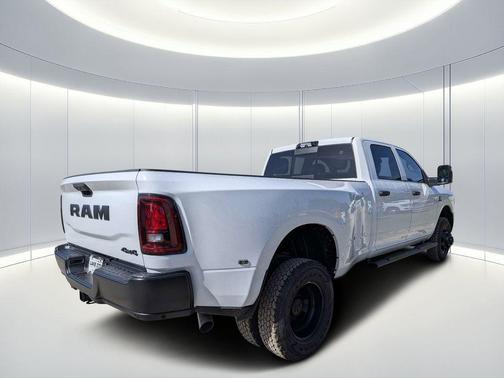 Bright White Clearcoat 2026 RAM 3500 Tradesman Crew Cab 4x4 8' Box