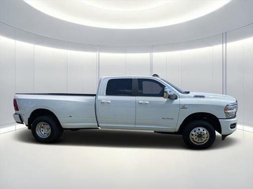 2024 RAM 3500 Laramie Crew Cab 4x4 8' Box